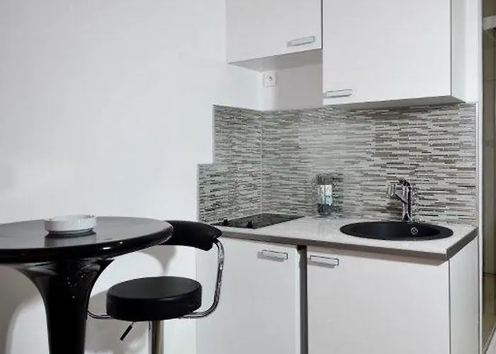 Anita- Heliopolis F 76 - By Agn- 2 Personnes * Agde